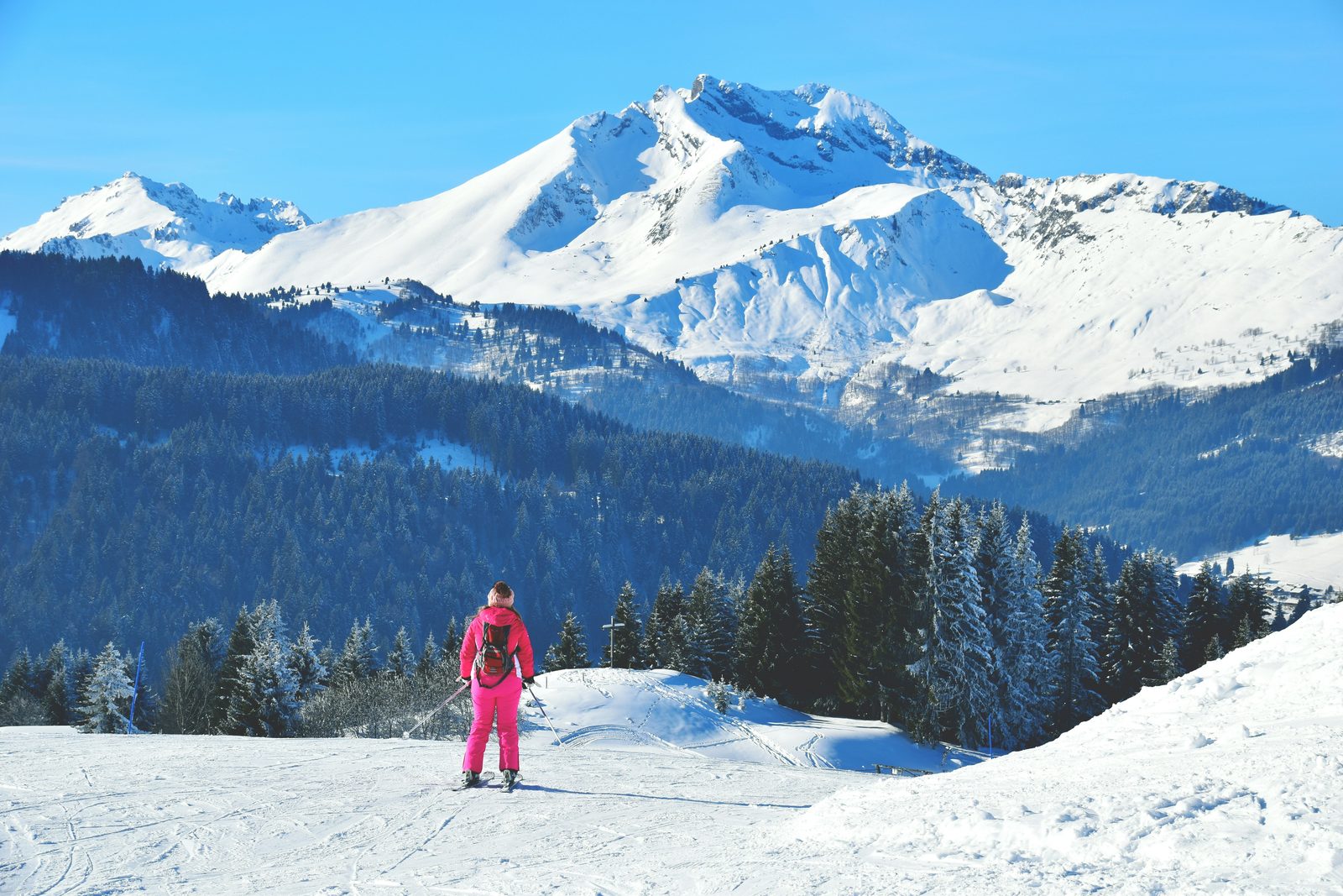 Bergweg door de Franse Alpen, geschikt voor een camperroute