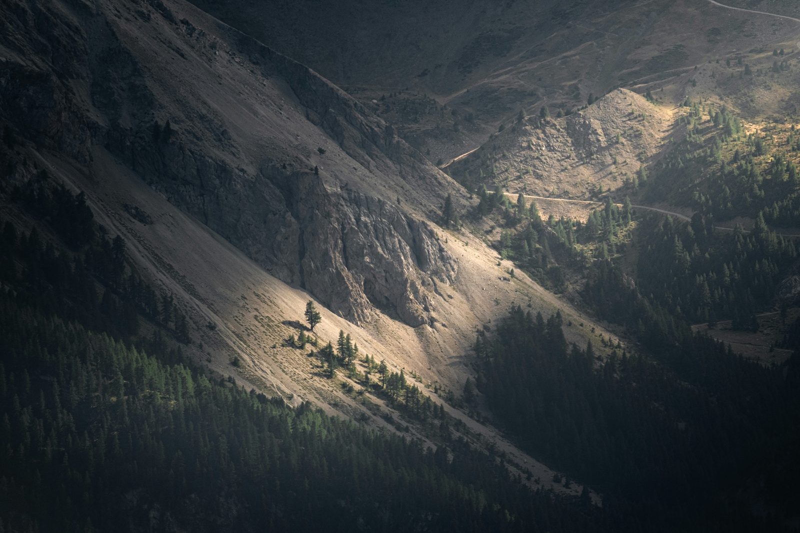 Besneeuwde toppen in de Franse Alpen